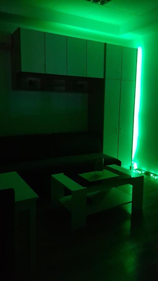 Central Apartment With 24-7 Building Security Нови Сад Екстериор снимка