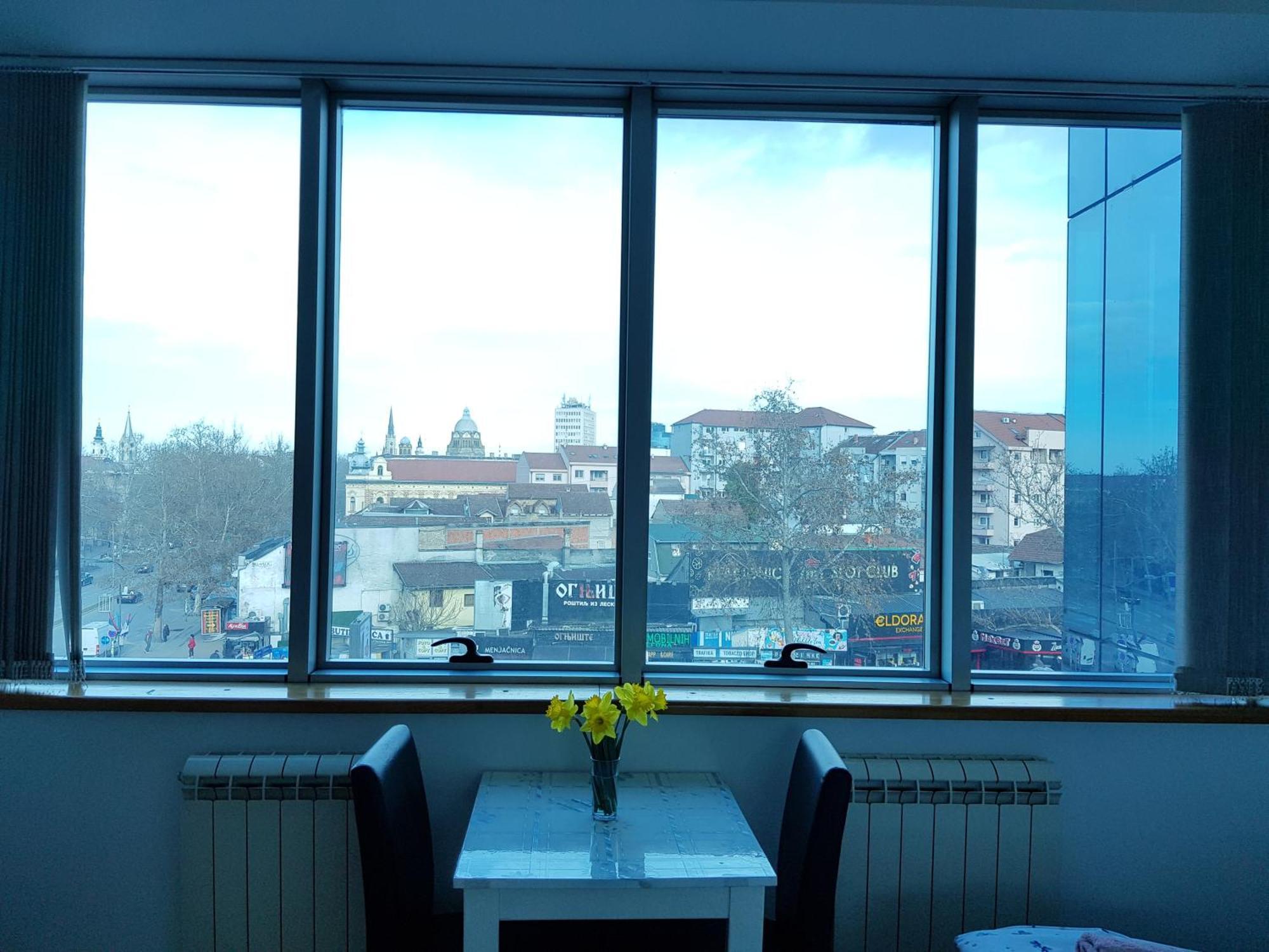 Central Apartment With 24-7 Building Security Нови Сад Екстериор снимка
